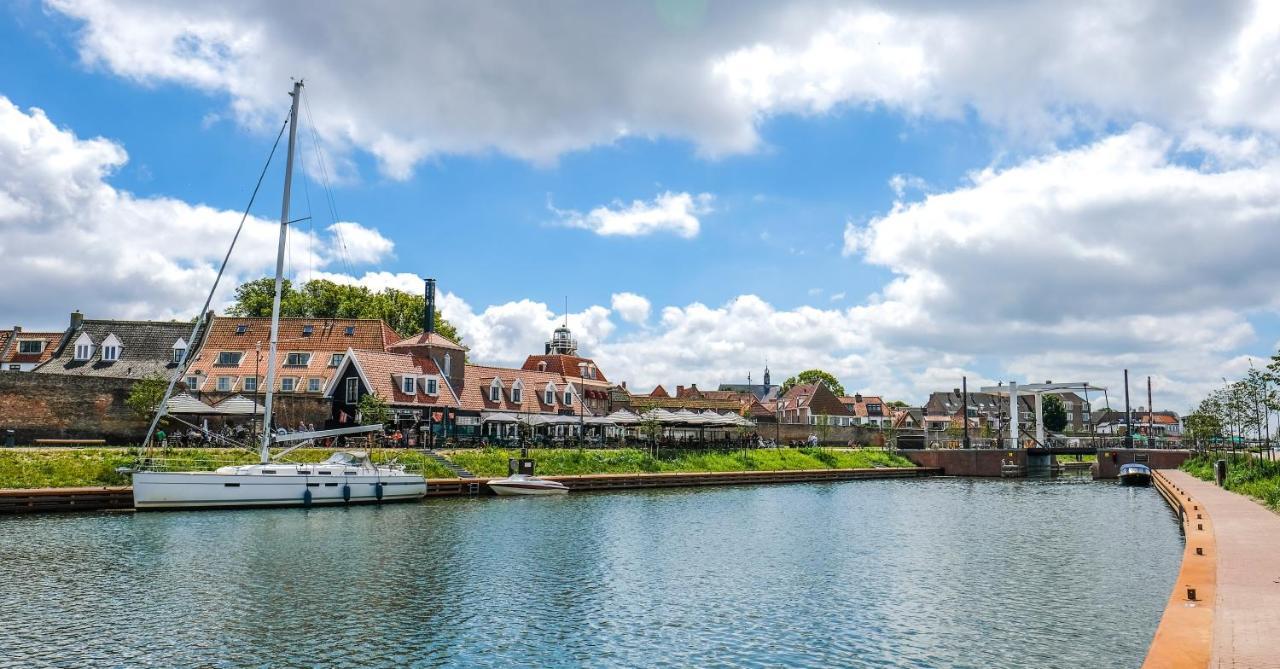Captains Boathouse *