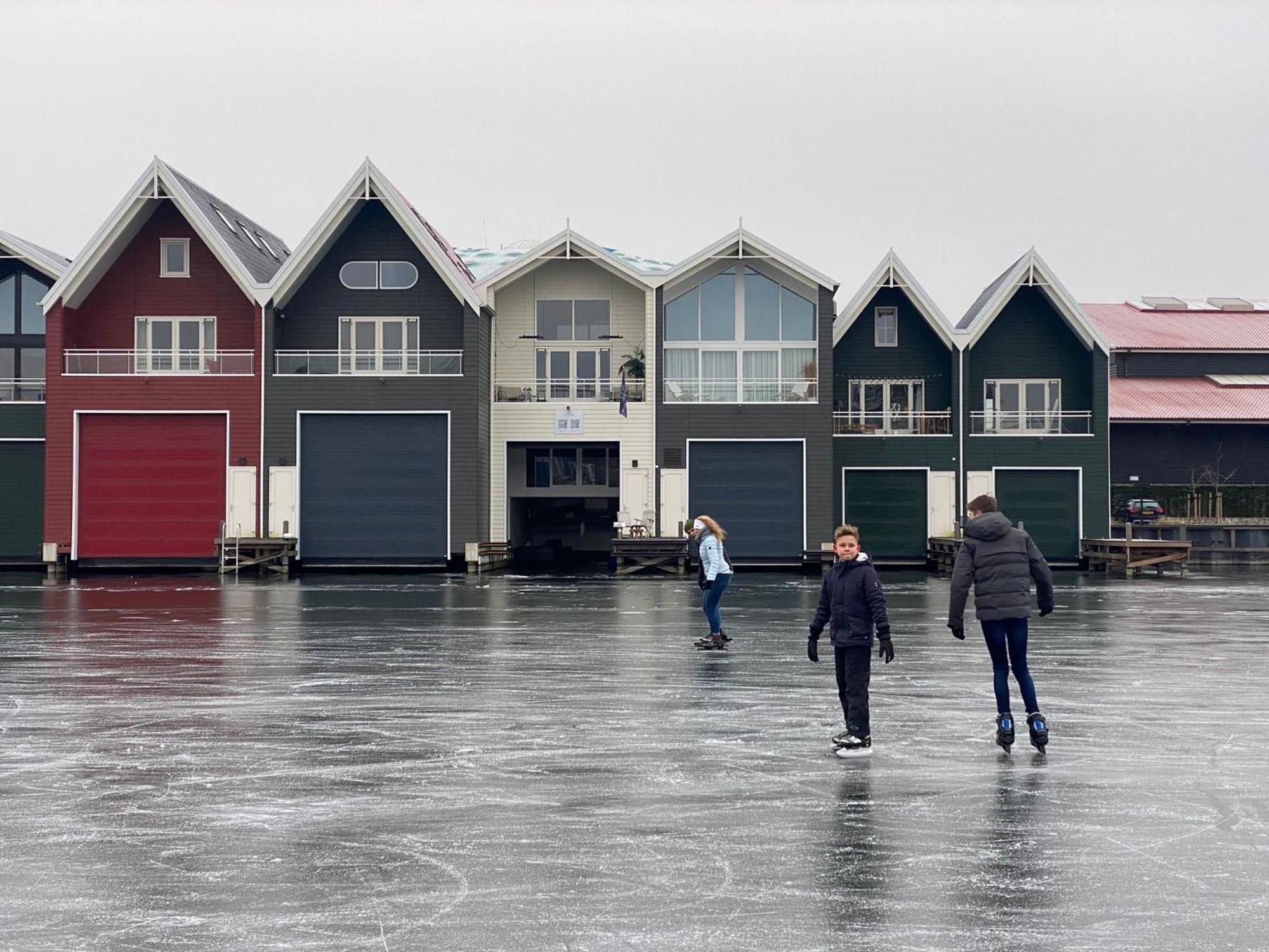 Captains Boathouse *