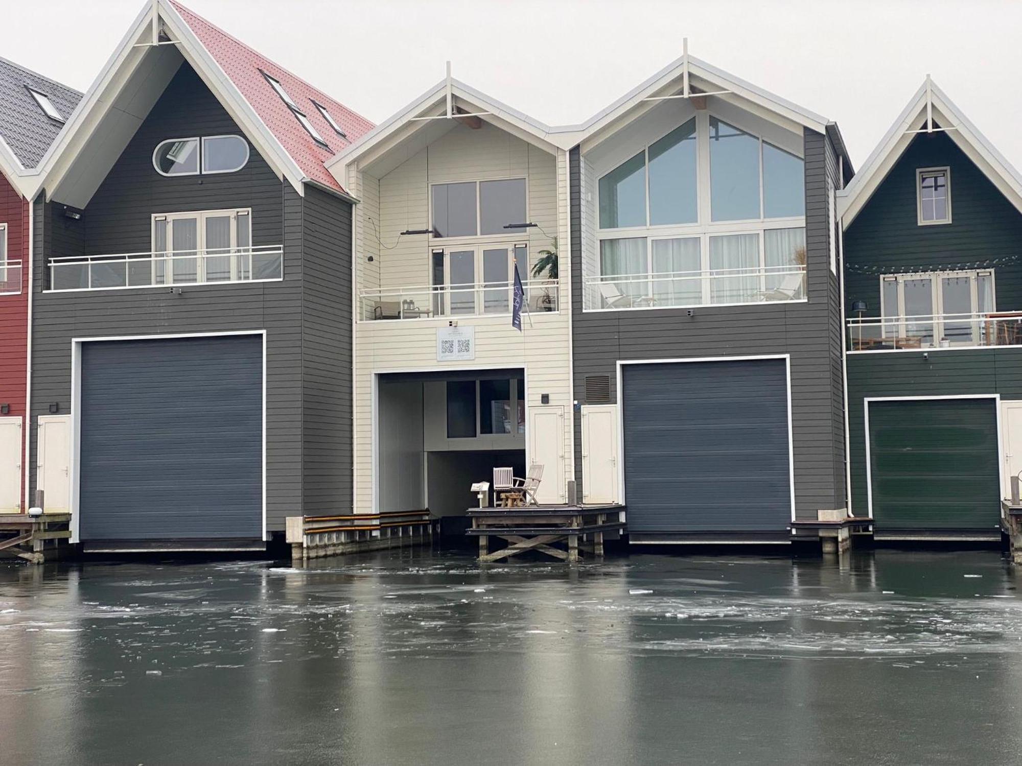 Apartment Captains Boathouse